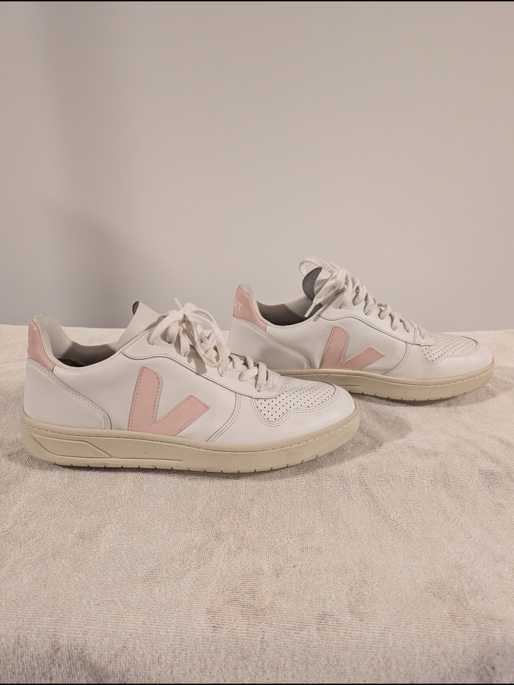 Veja Vert White Leather Sneakers with Pink V Logo Mens Size 11 Br 42